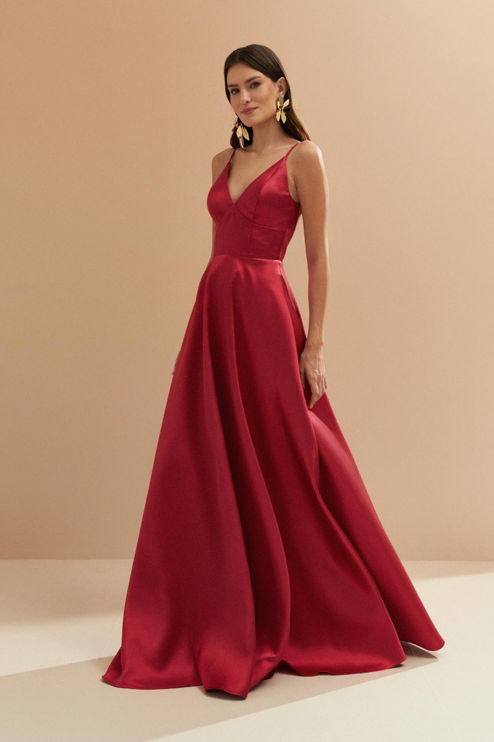 Vestido Longo com Decote V e Alça Fina