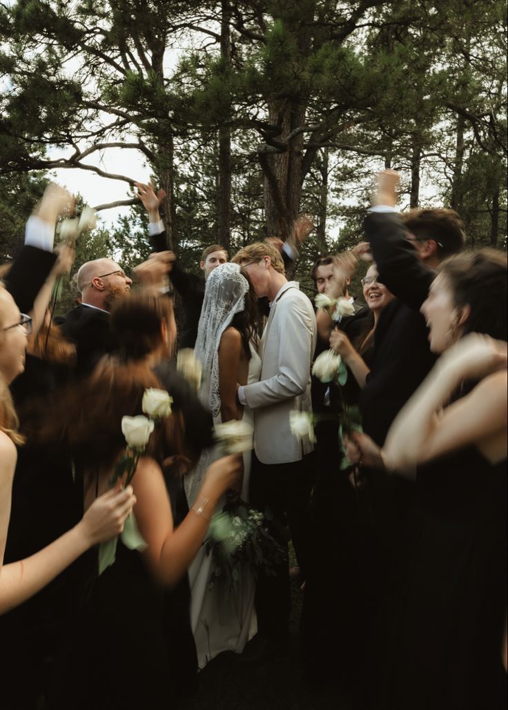 Como Escolher o Vestido Ideal para Casamento na Serra Catarinense: Guia Completo para Convidadas, Madrinhas e Mães dos Noivos