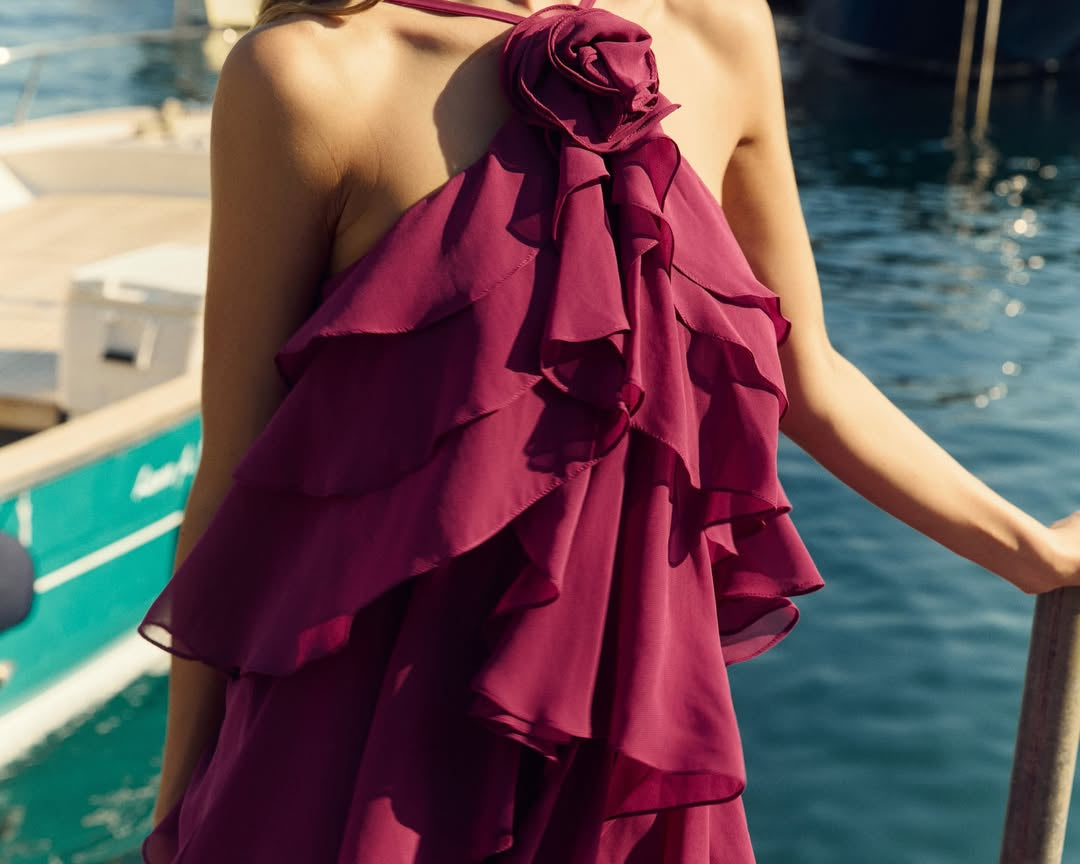 Vestido com Flor Aplicada: Como Usar a Tendência 3D em Festas