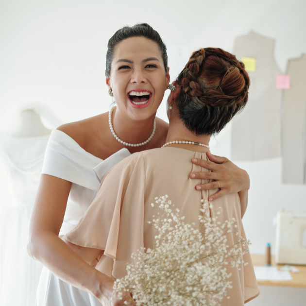 O Papel da Mãe da Noiva (e do Noivo): Um Guia de Estilo para Brilhar com Discrição e Elegância