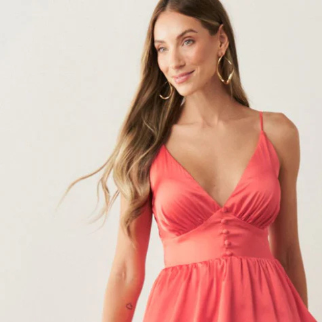 Vestido Midi em Casamentos: Sim, Você Pode! O Guia Definitivo para um Look Elegante