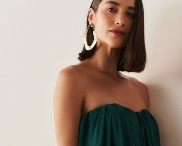 Festa de Aniversário Elegante: Como Criar um Visual com um Vestido Longo ou Midi