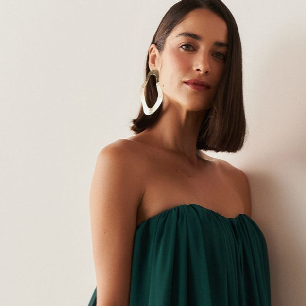 Festa de Aniversário Elegante: Como Criar um Visual com um Vestido Longo ou Midi