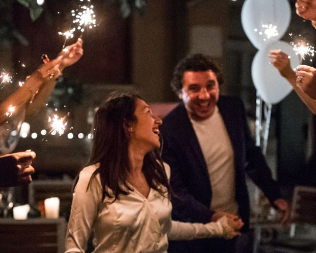 Vestido de Festa com Manga Longa: A Solução Elegante para Meia-Estação e Eventos Climatizados