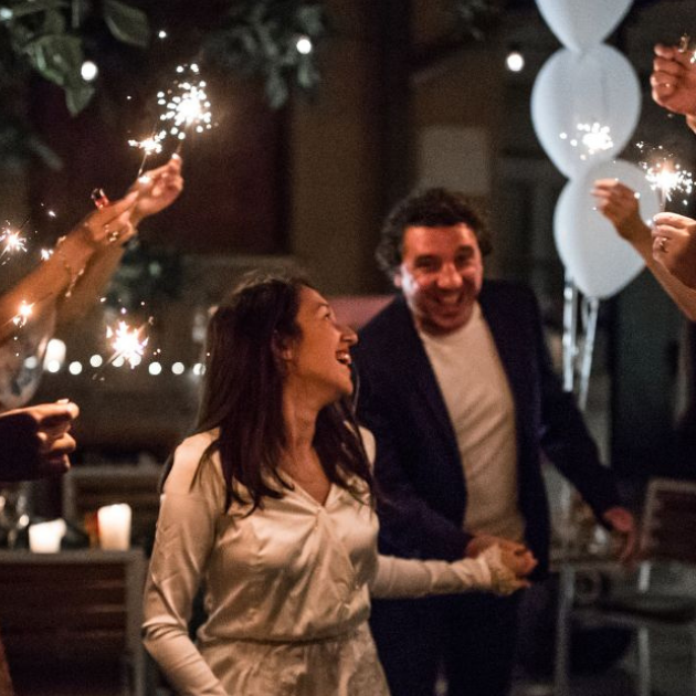 Vestido de Festa com Manga Longa: A Solução Elegante para Meia-Estação e Eventos Climatizados