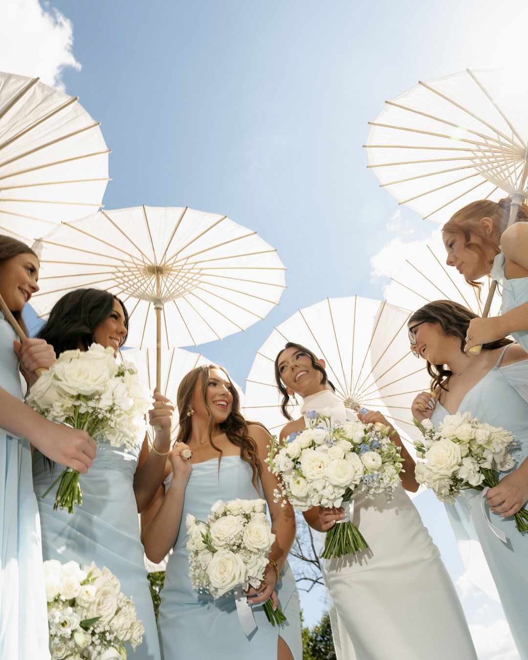 Vestido para Casamento em Búzios: Guia Completo para Convidadas, Madrinhas e Mães dos Noivos