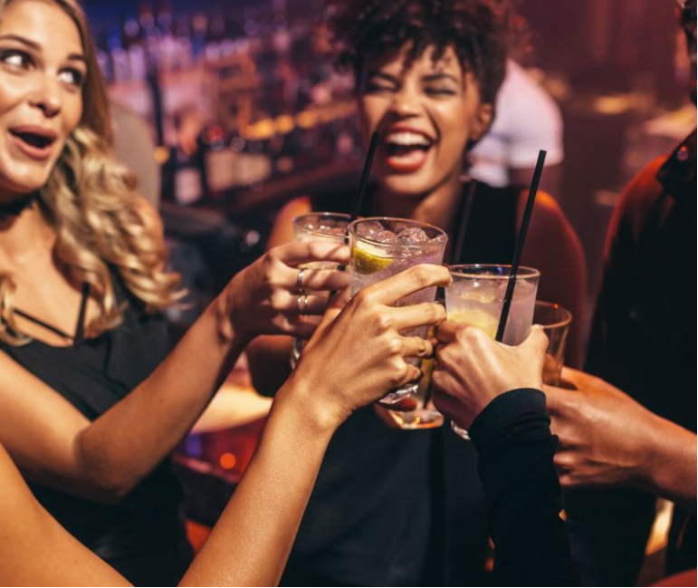 O Toque da Sofisticação: Um Guia de Tecidos Nobres para Vestidos de Festa
