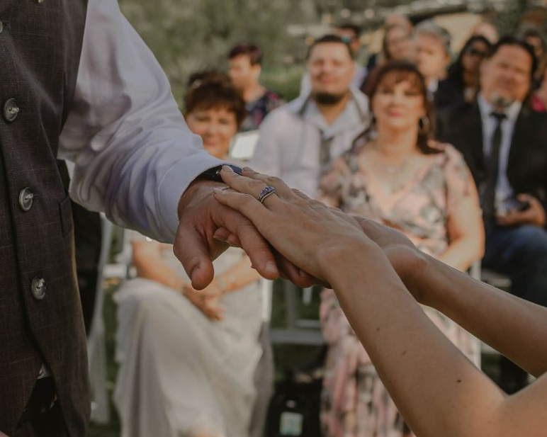 Casamento de Dia: Como Escolher um Vestido que Une Sofisticação e Leveza