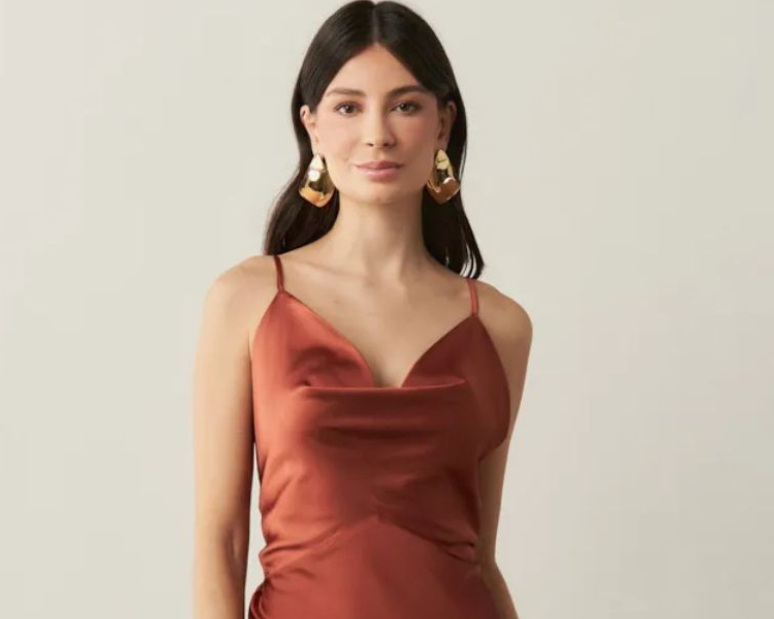 Tons Terrosos em Alta: Do Marsala ao Terracota, a Paleta da Mulher Elegante
