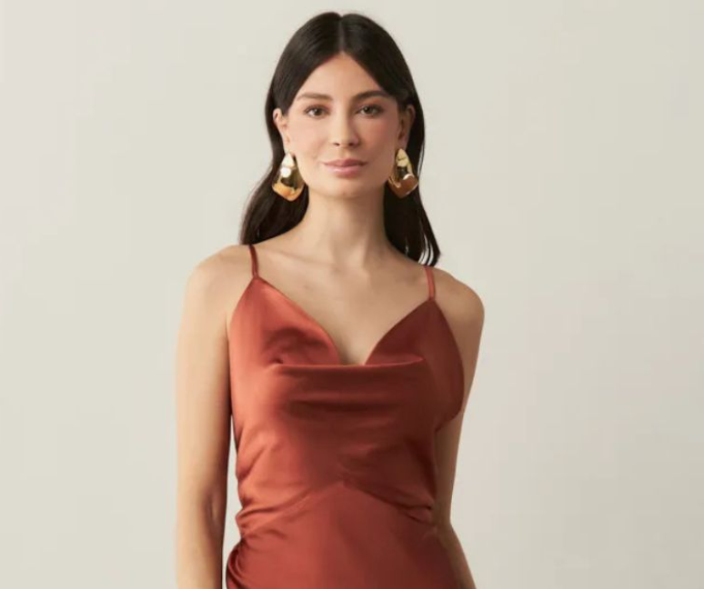 Tons Terrosos em Alta: Do Marsala ao Terracota, a Paleta da Mulher Elegante