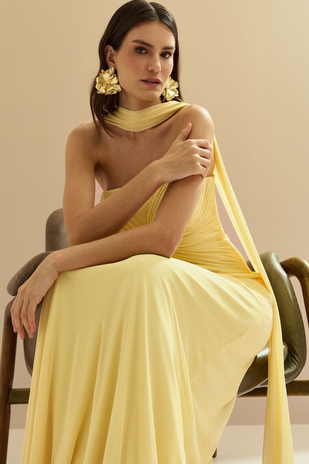 Vestido Amarelo Manteiga: Como Usar em Casamentos e Festas