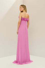 Vestido Longo em Chiffon com Decote Reto Sem Alças, Babados no Busto e Cauda Frontal - Armênia Rosa Orquídea