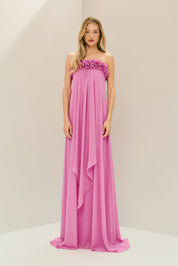 Vestido Longo em Chiffon com Decote Reto Sem Alças, Babados no Busto e Cauda Frontal - Armênia Rosa Orquídea