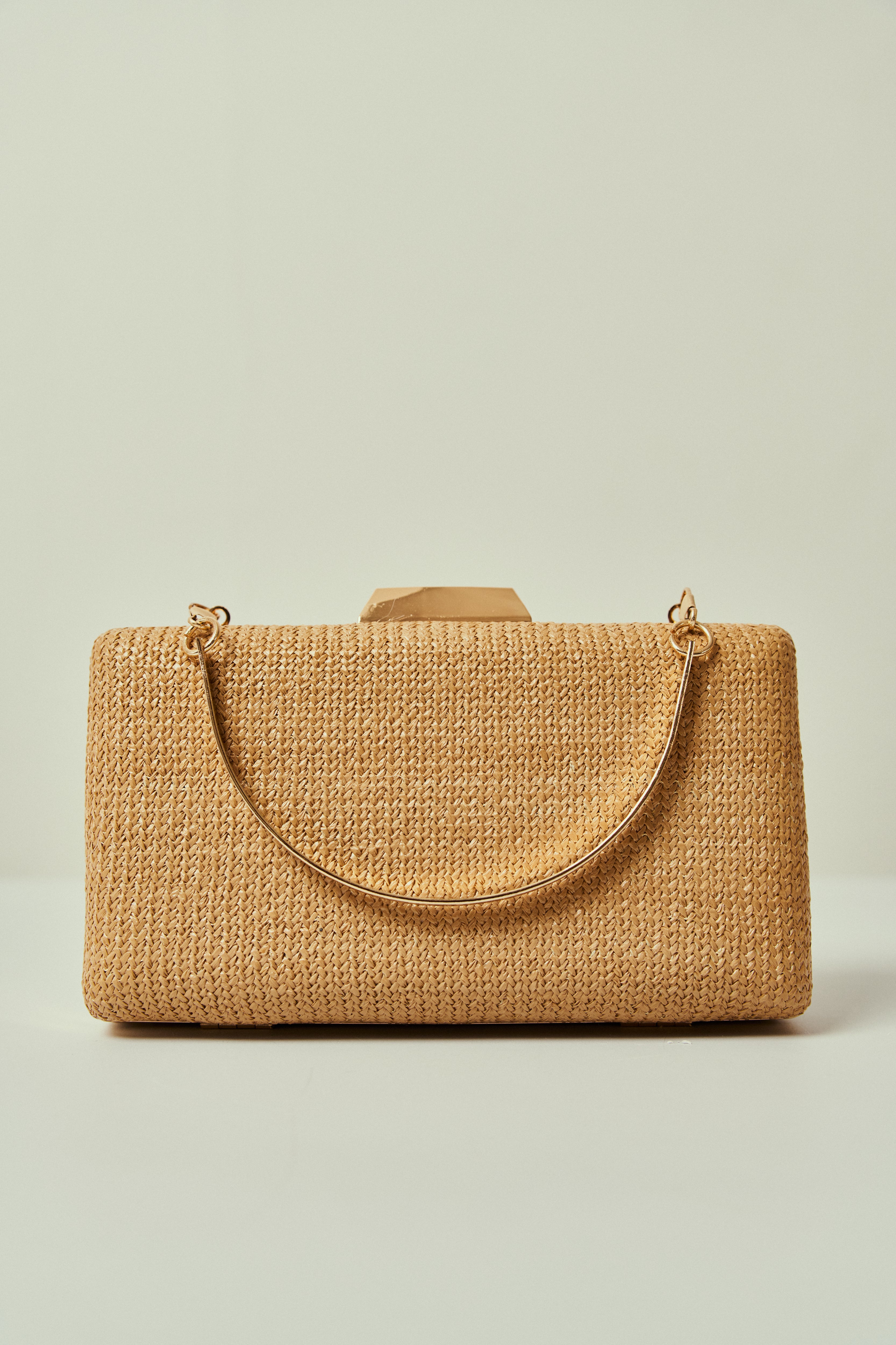 Bolsa de Festa em Trama Natural Retangular com Fecho Geométrico Dourado e Alça Dupla