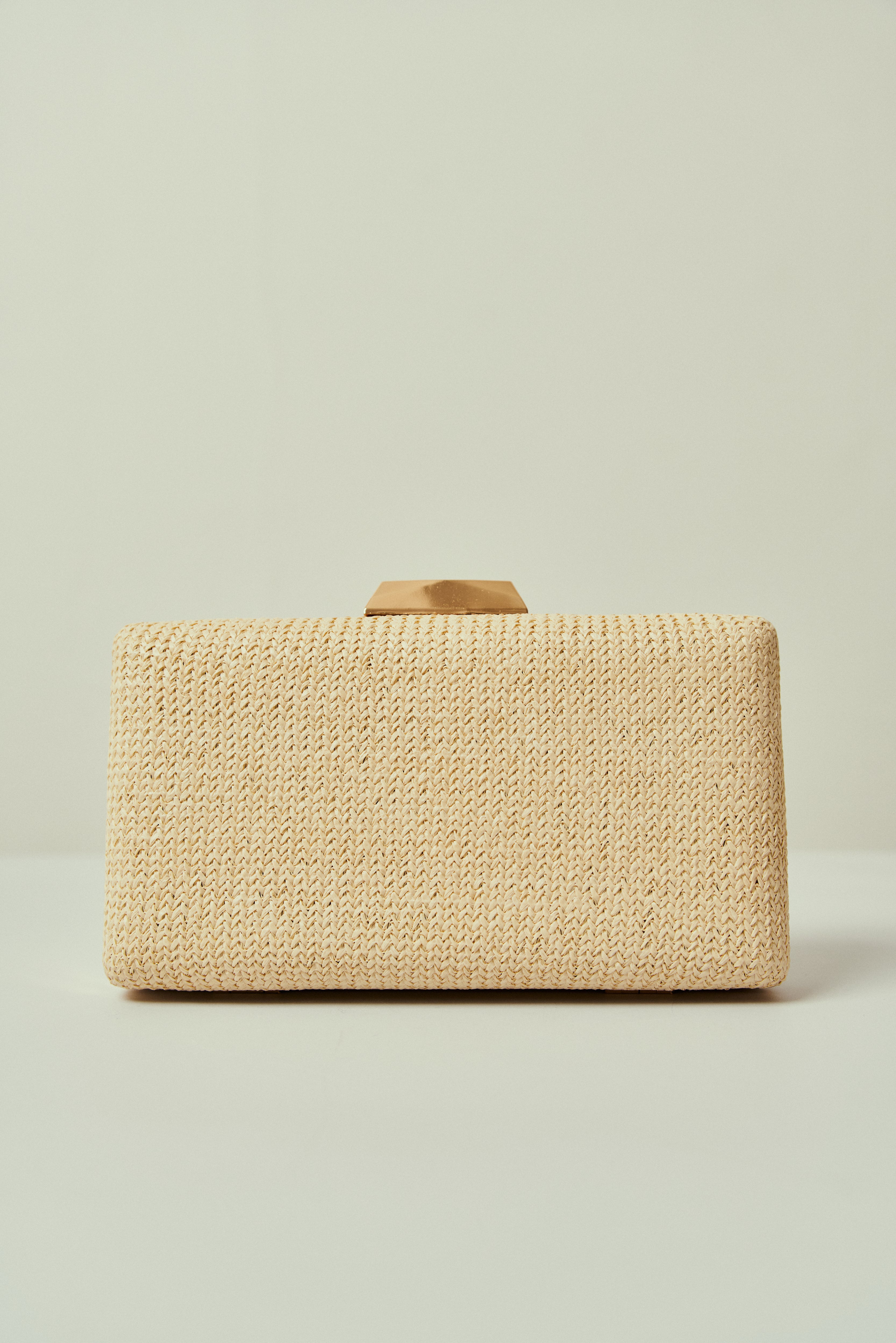 Bolsa de Festa em Trama Natural Retangular com Fecho Geométrico Dourado e Alça Dupla