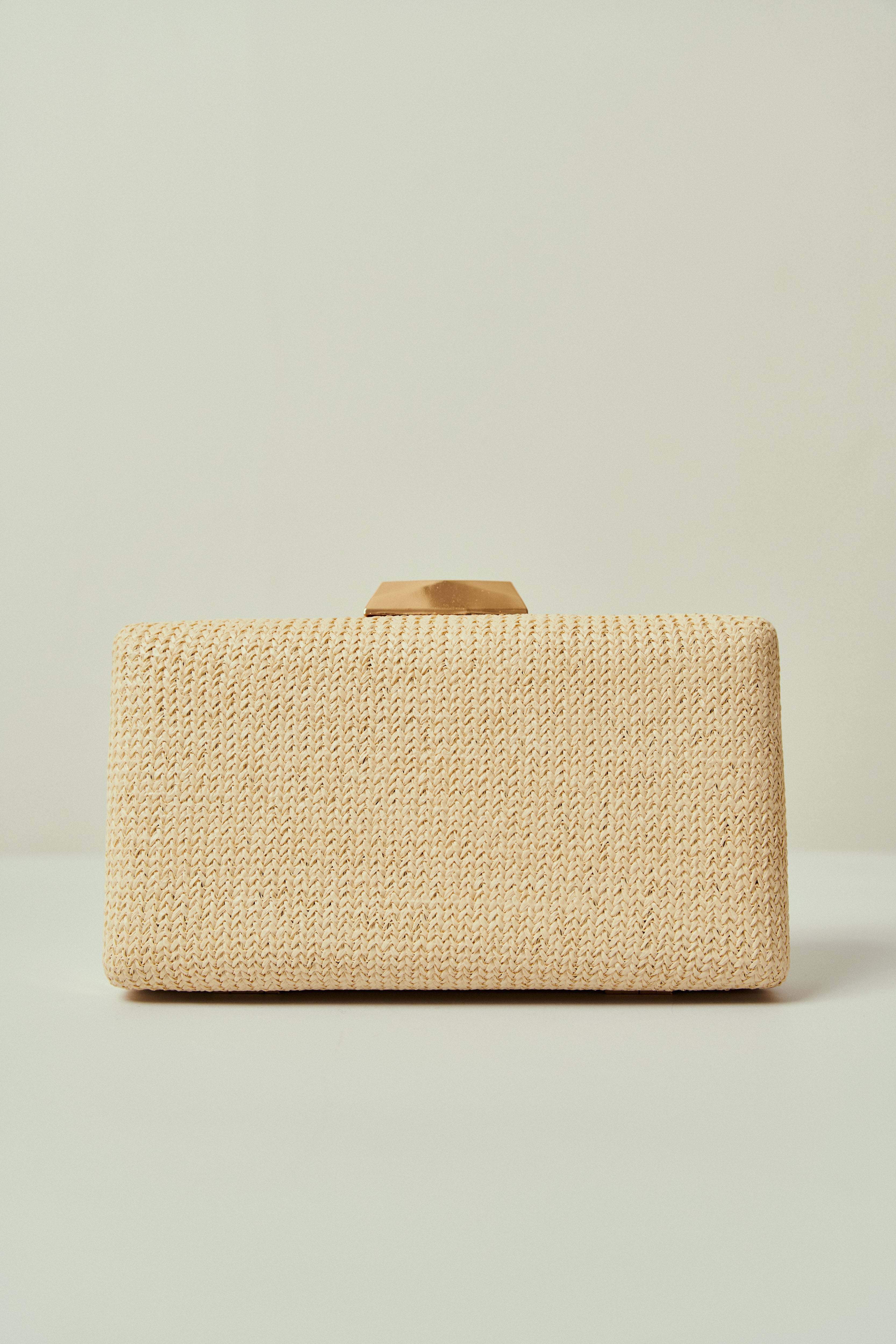 Bolsa de Festa em Trama Natural Retangular com Fecho Geométrico Dourado e Alça Dupla