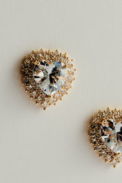 Brinco Coração de Zircônia Cravejada de Strass Dourado