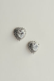 Brinco Coração de Zircônia Cravejada de Strass Prateado