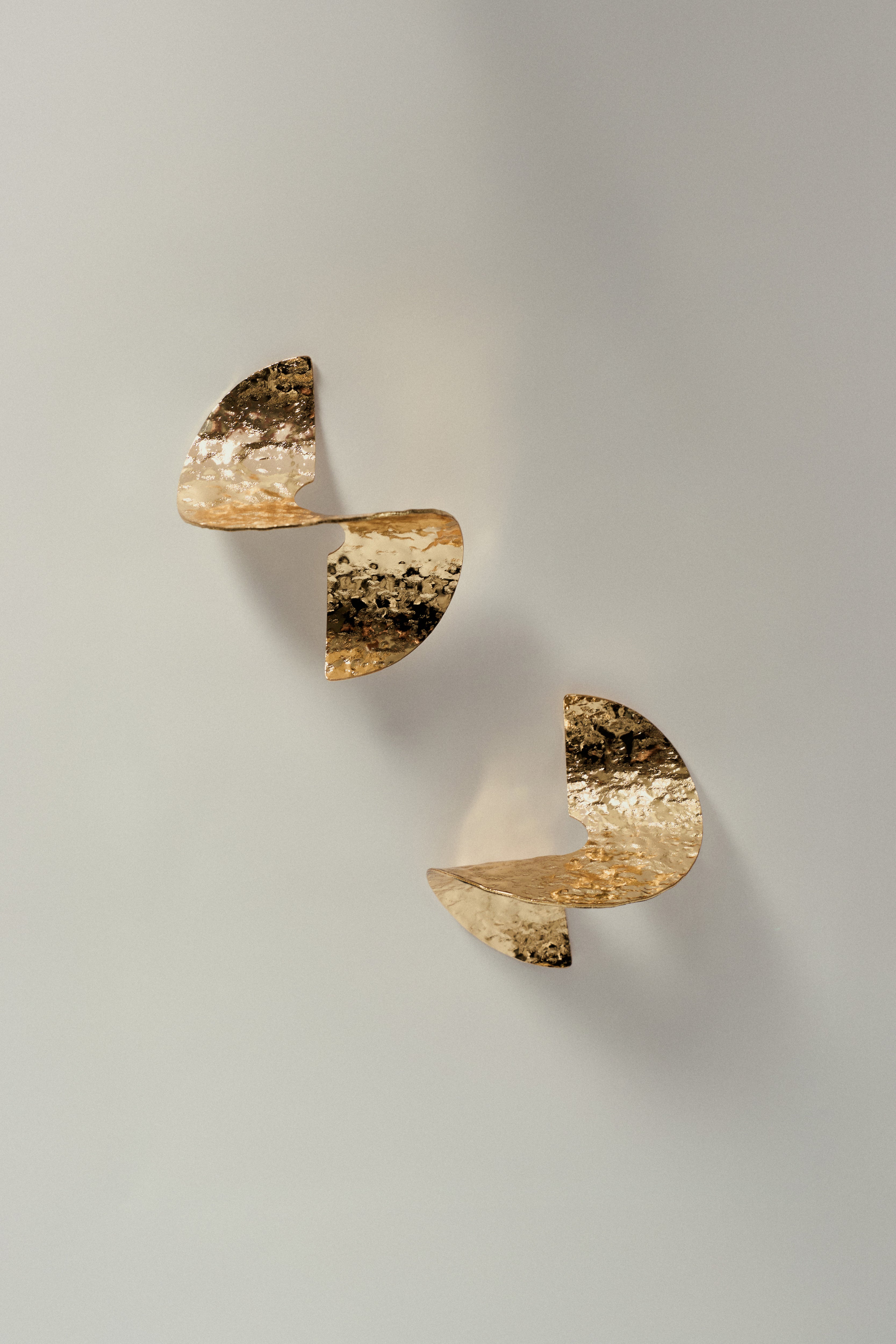 Brinco Espiral Orgânico Dourado