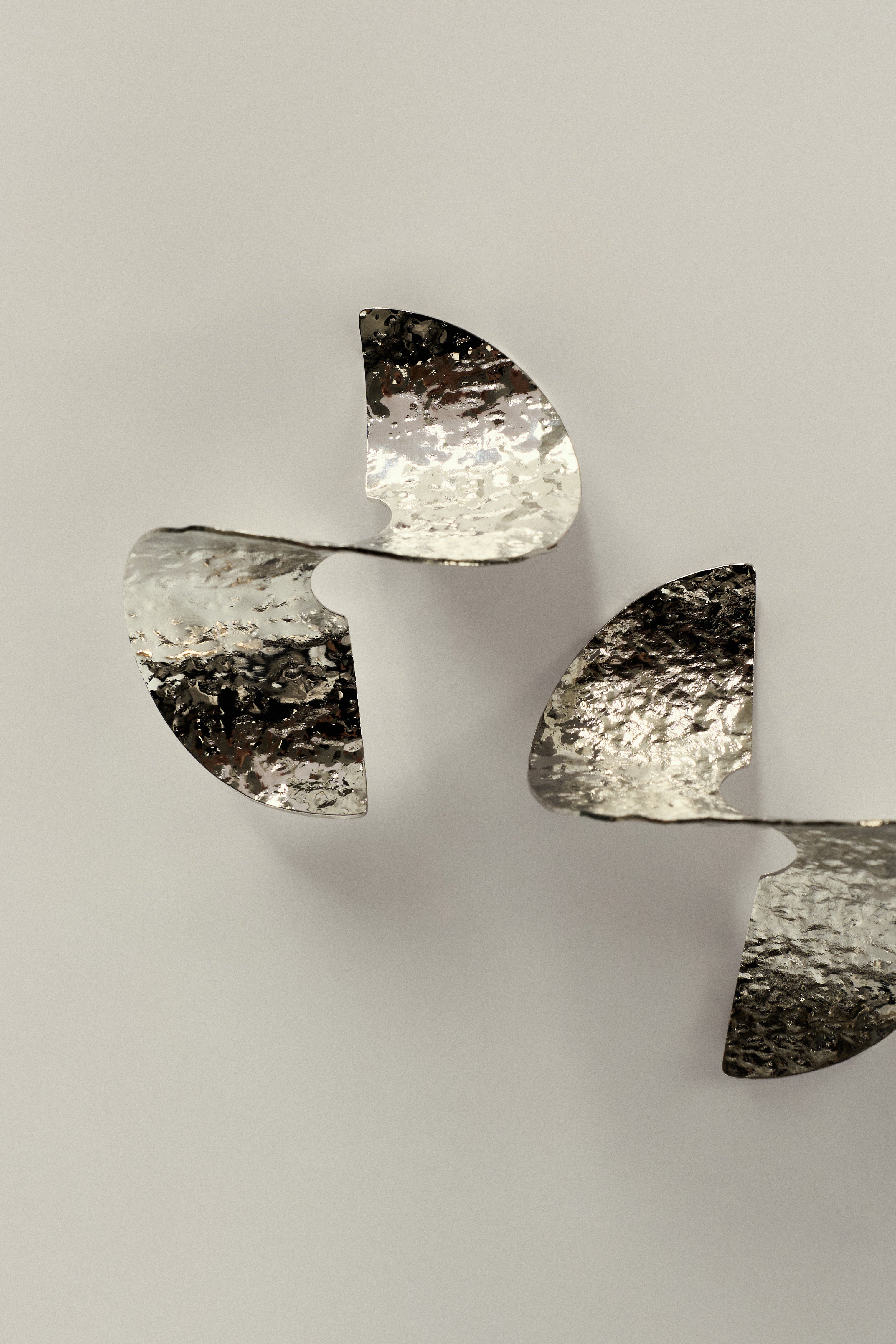 Brinco_Espiral_Organico_Prateado1.jpg