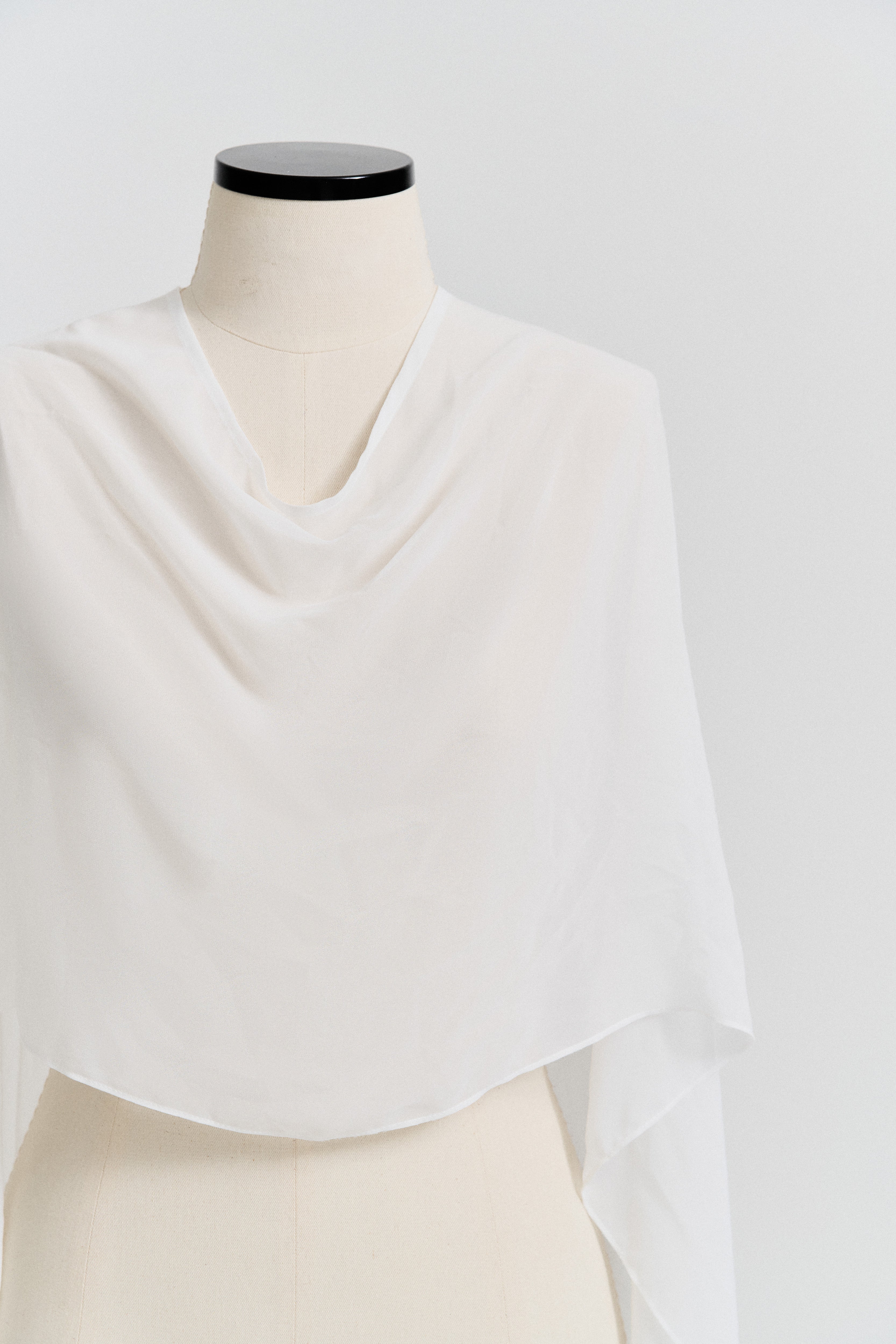 Capa Longa em Chiffon - Live Off White