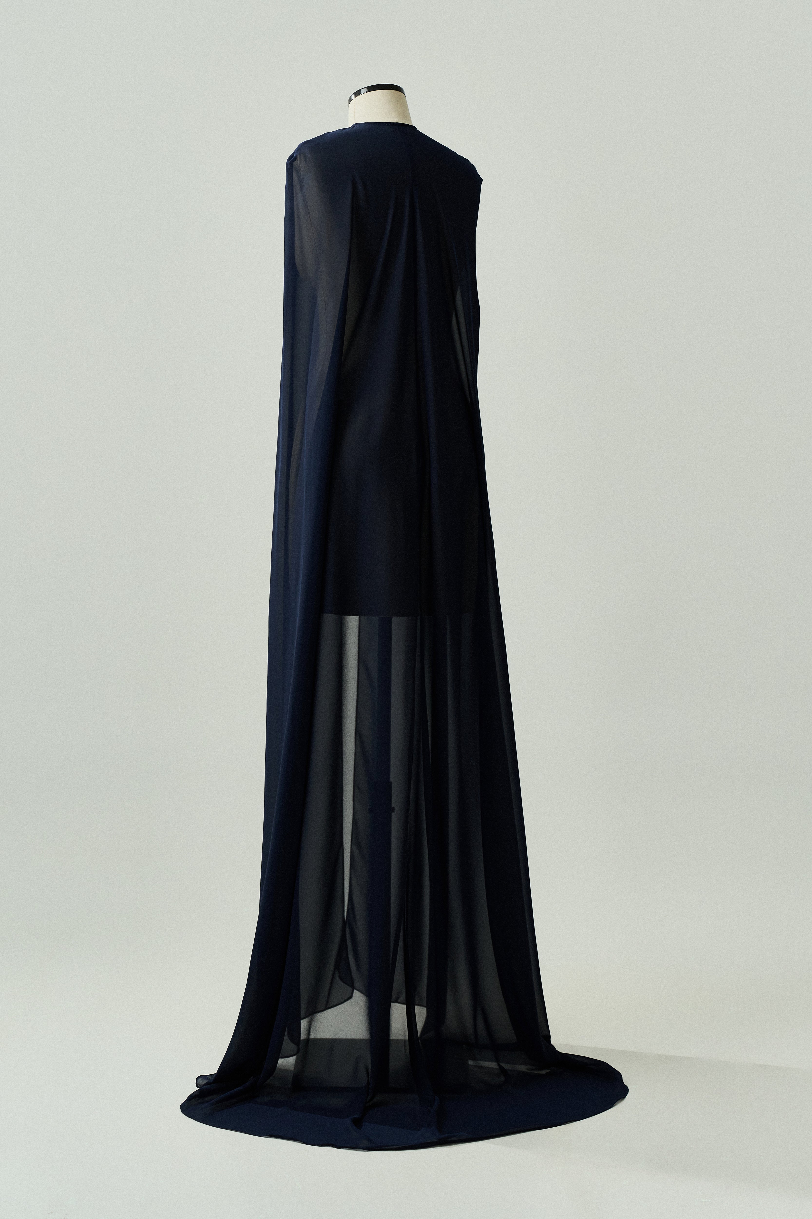 Capa Longa em Chiffon - Sol Azul Marinho