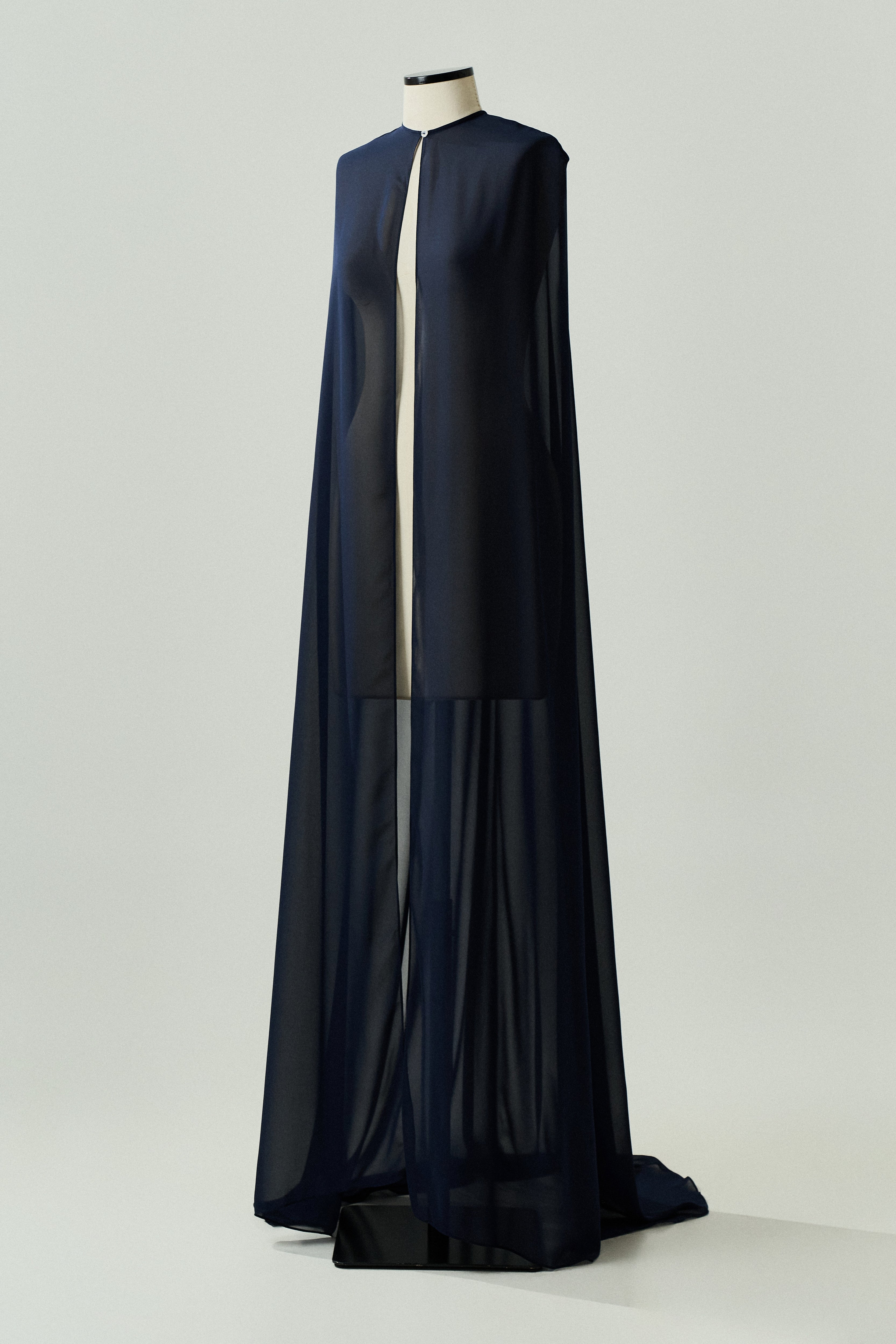 Capa Longa em Chiffon - Sol Azul Marinho