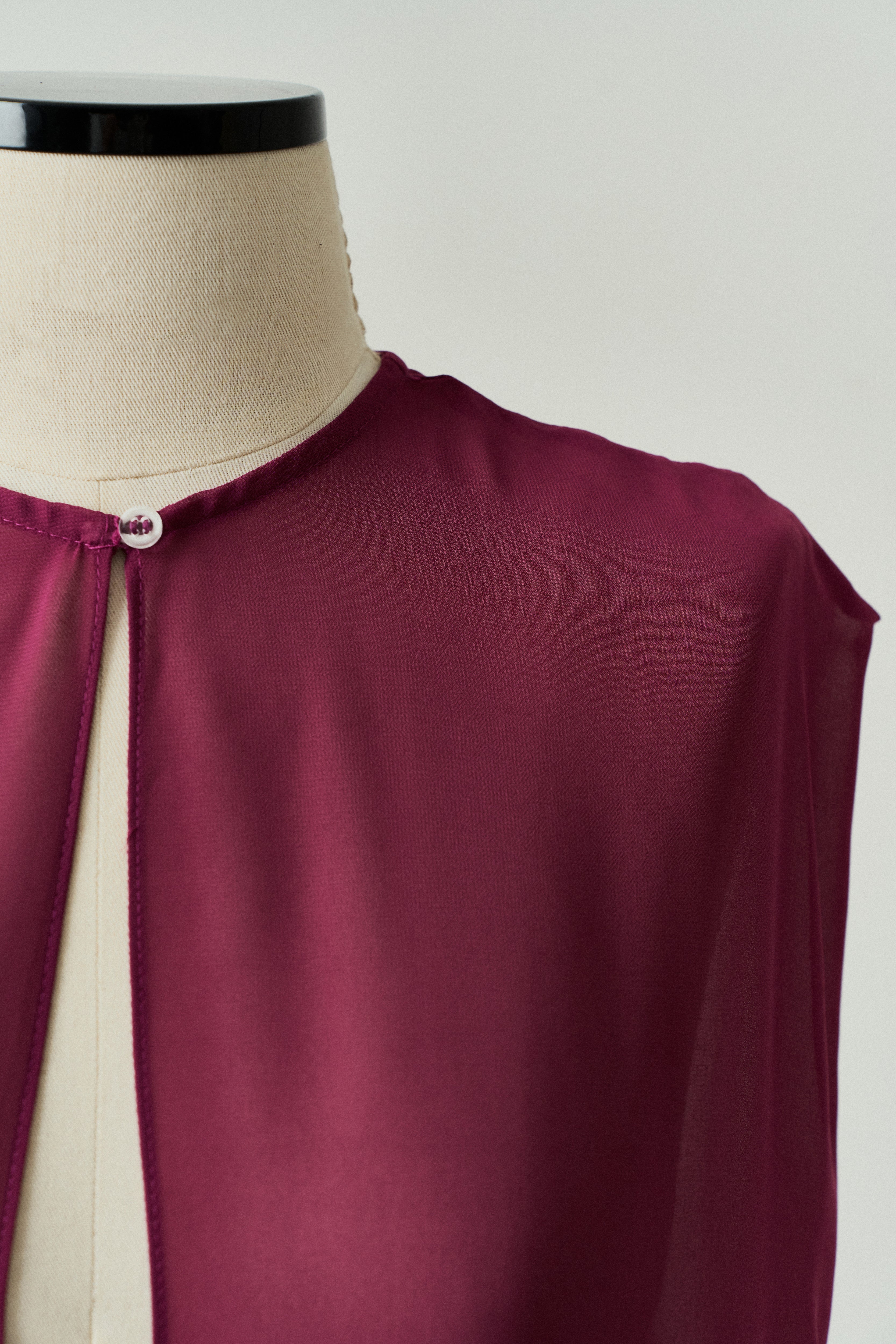 Capa_Longa_em_Chiffon_Sol_Amarelo_Manteiga8.jpg