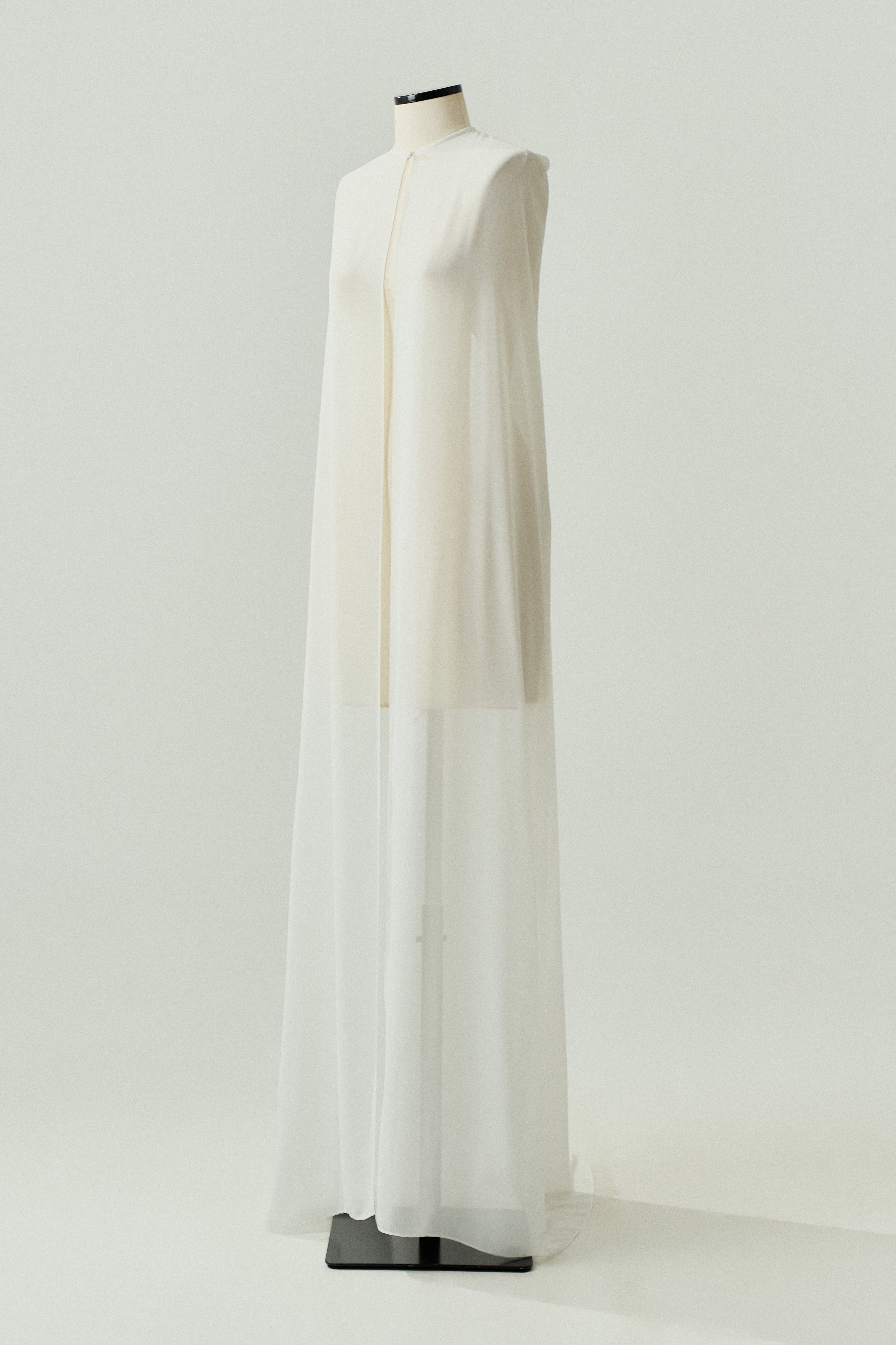 Capa Longa em Chiffon - Sol Off White