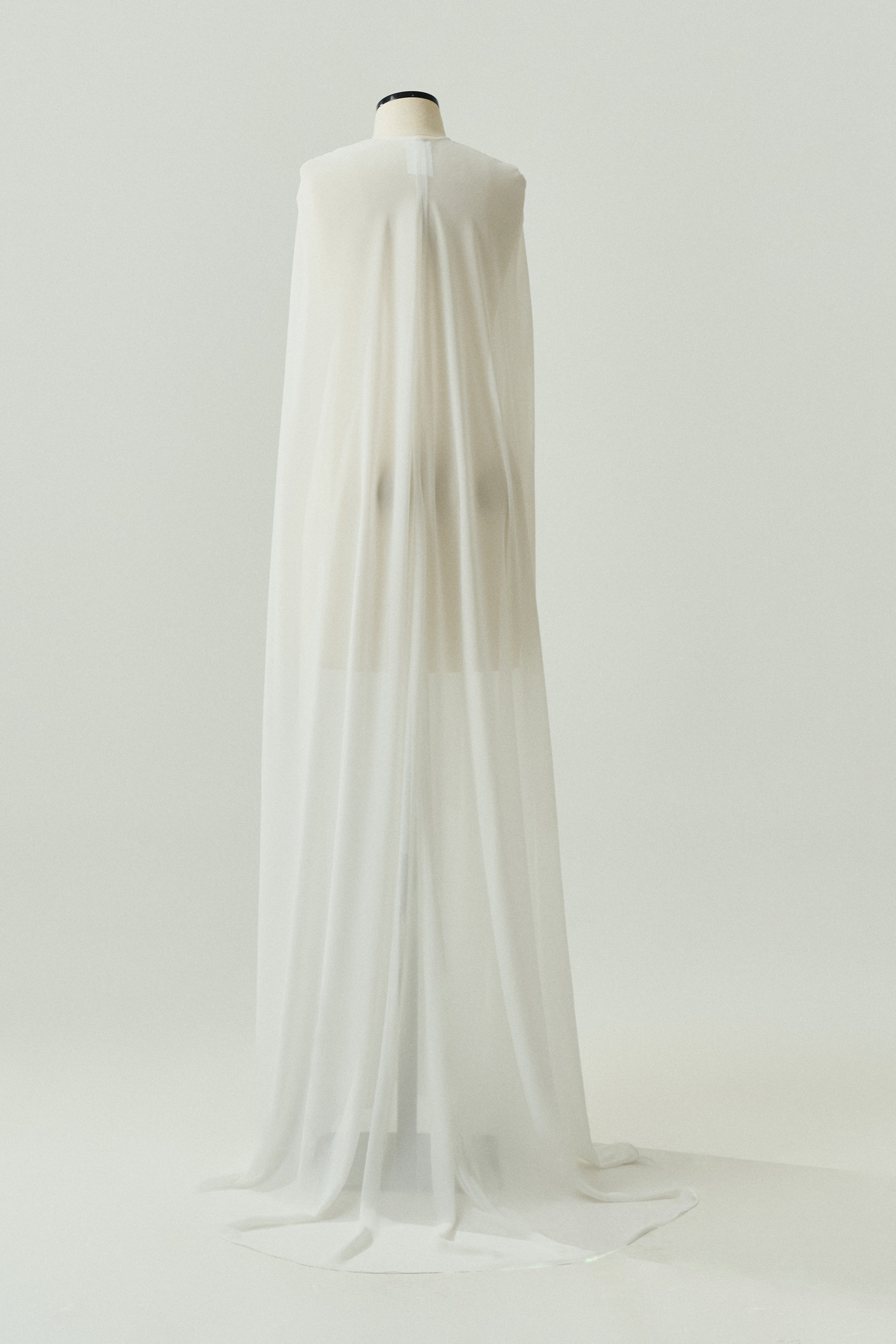 Capa Longa em Chiffon - Sol Off White