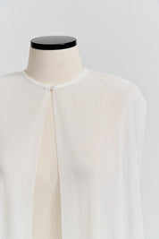 Capa Longa em Tule com Babado na Barra - Clara Off White