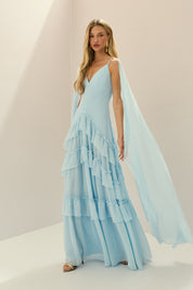 Vestido Longo em Chiffon com Decote V, Alças Finas, Mangas Capa e Saia com Babados em Camadas - Sereno Azul Serenity