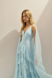 Vestido Longo em Chiffon com Decote V, Alças Finas, Mangas Capa e Saia com Babados em Camadas - Sereno Azul Serenity