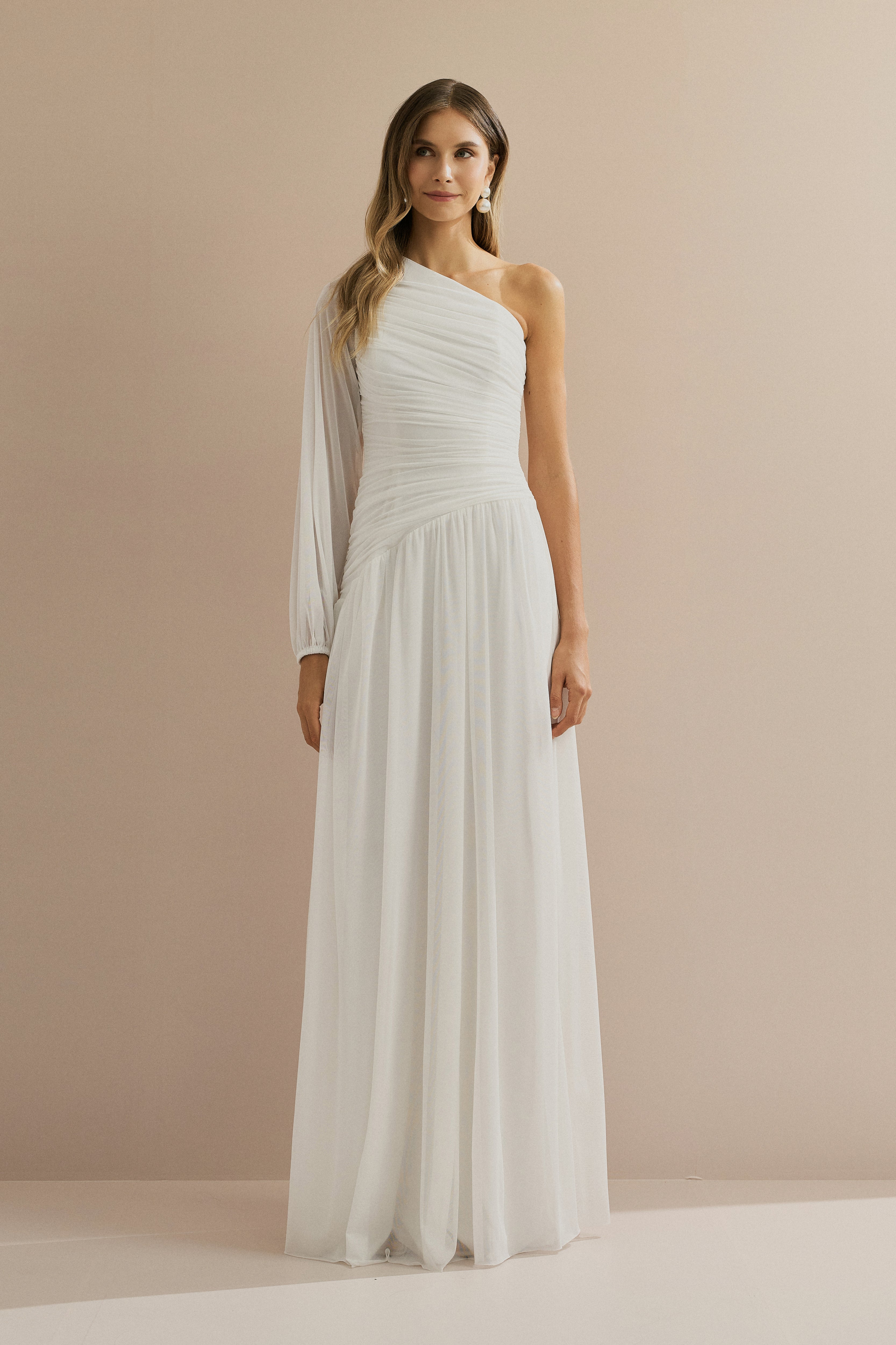 Vestido Longo com Decote de Ombro Único, Manga Longa e Franzidos - Adana Off White