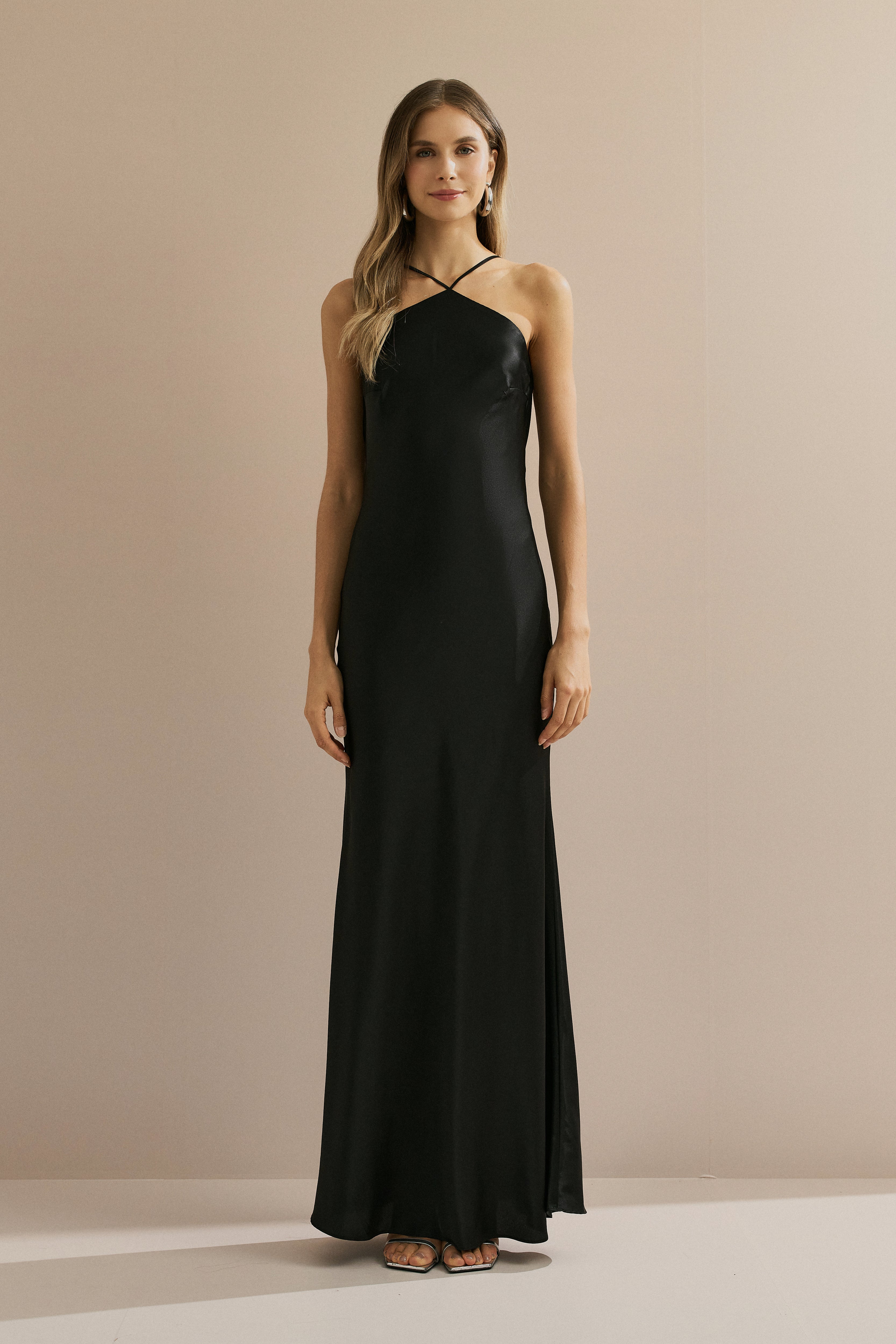 Vestido Long Midi de Cetim com Decote Triangular e Amarração nas Costas - Capri Preto