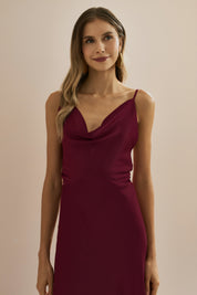 Vestido Longo em Cetim com Decote Degagê com Alças Finas e Amarração nas Costas - Líbano Marsala