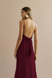 Vestido Longo em Cetim com Decote Degagê com Alças Finas e Amarração nas Costas - Líbano Marsala