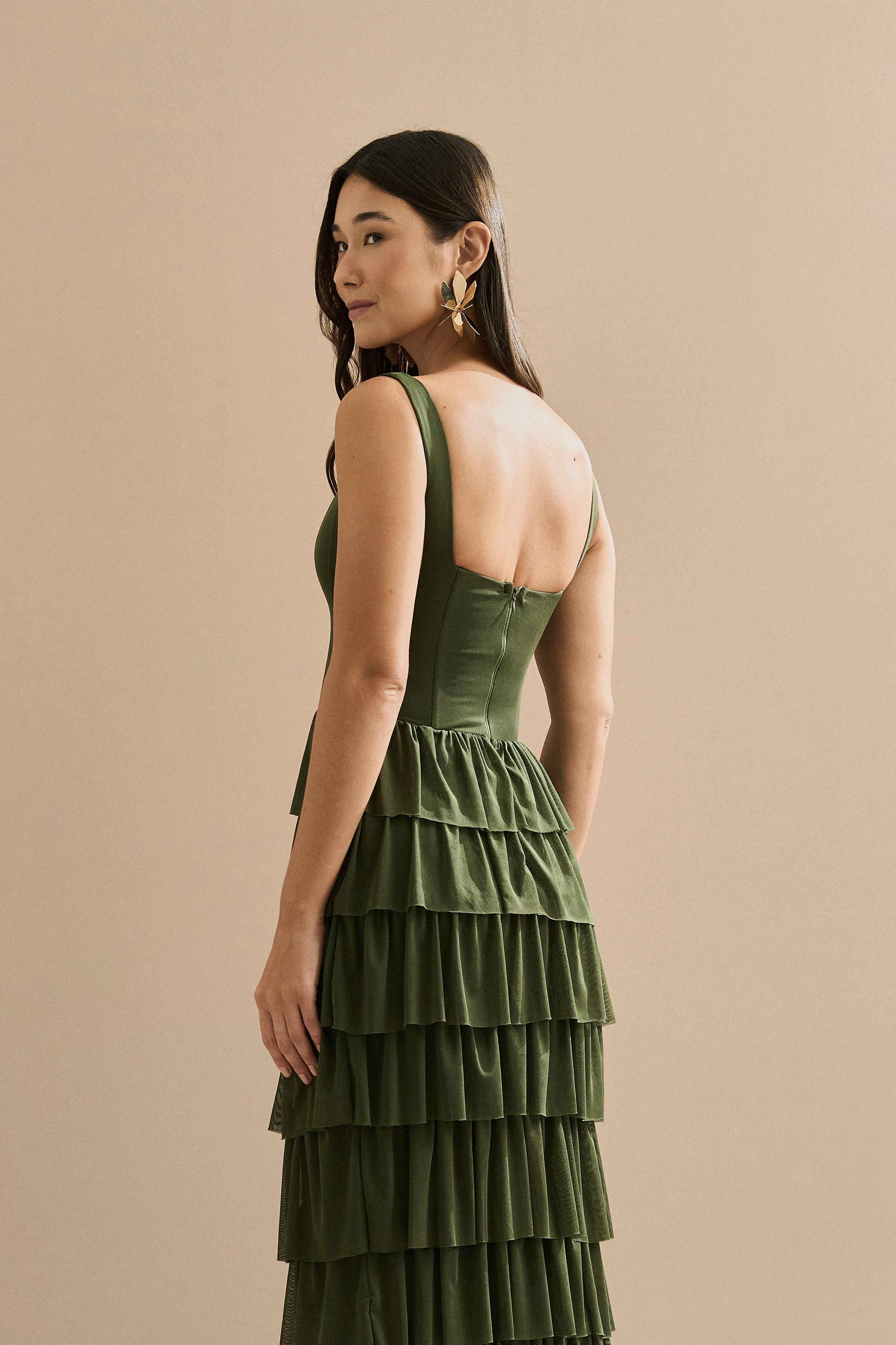 Vestido Longo em Tule com Alças e Decote Quadrado, Saia com Babados em Camadas - Livine Verde Oliva