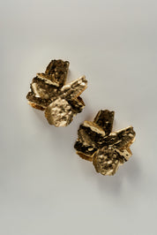 Brinco Flor Orgânico Amassado Dourado