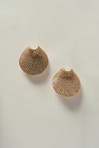 Brinco Leque Cravejado em Strass Dourado