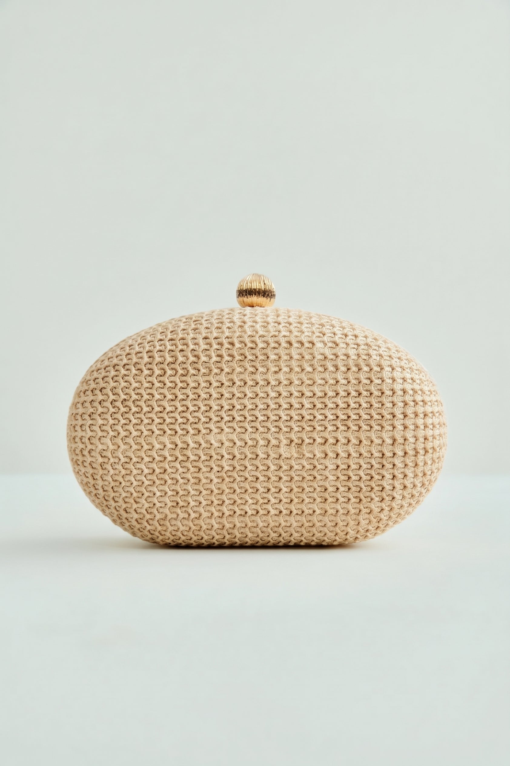 Bolsa de Festa em Palha Trama Simples Modelo Oval com Fecho de Metal Redondo