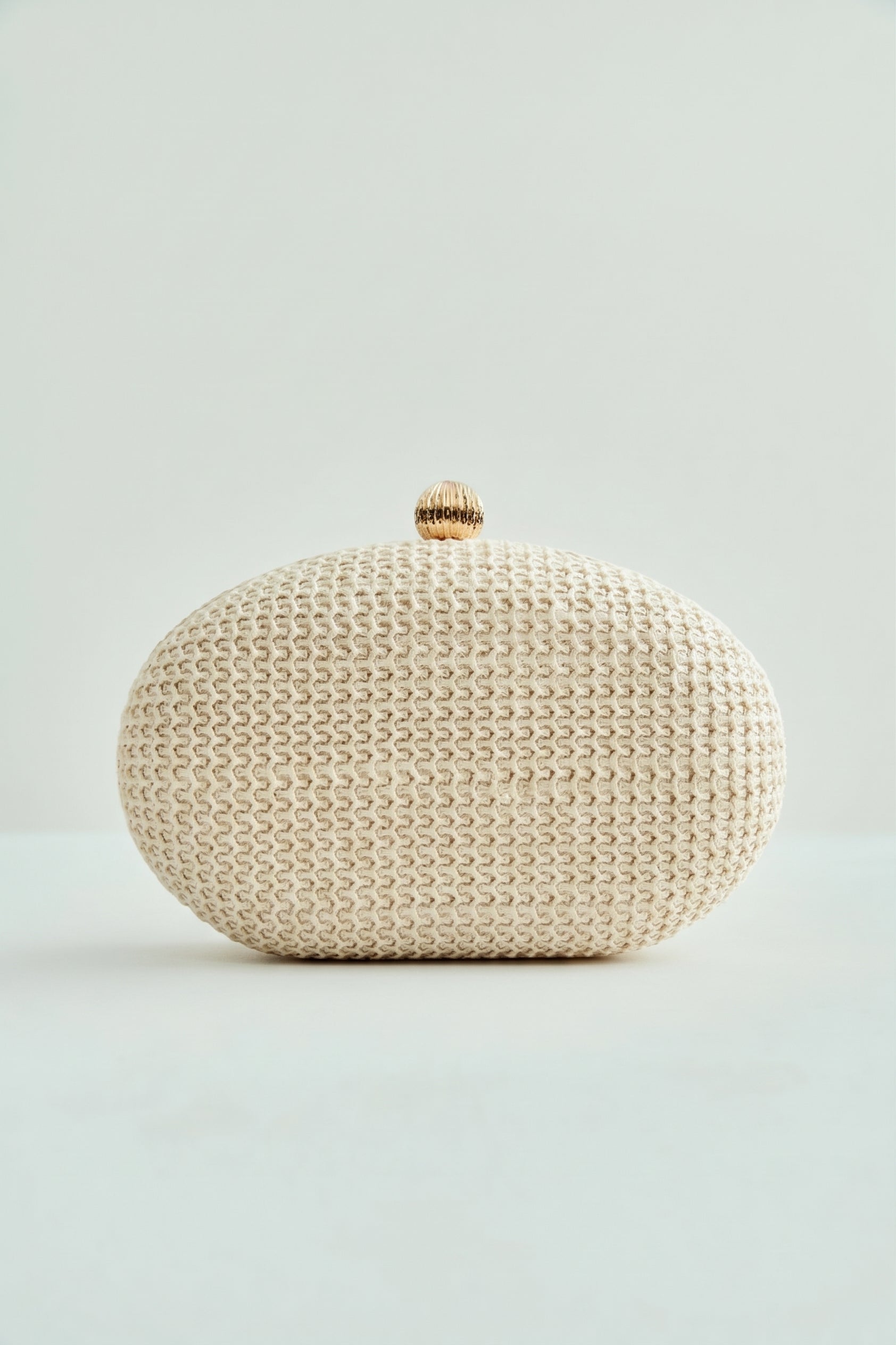 Bolsa de Festa em Palha Trama Simples Modelo Oval com Fecho de Metal Redondo