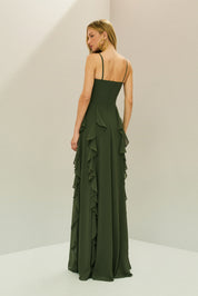 Vestido Longo em Chiffon com Busto Estruturado, Babados Verticais na Saia e Capa Longa com Nó - Riviera Verde Oliva