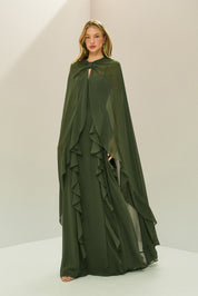 Vestido Longo em Chiffon com Busto Estruturado, Babados Verticais na Saia e Capa Longa com Nó - Riviera Verde Oliva