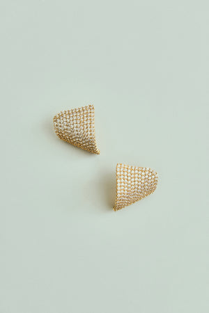Brinco Curvado Cravejado com Strass Dourado