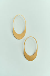 Brinco Lâmina Oval Vazado Dourado