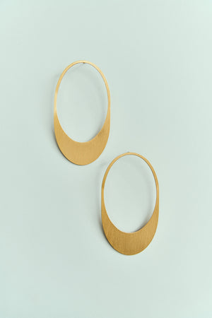 Brinco Lâmina Oval Vazado Dourado