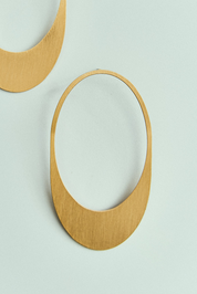 Brinco Lâmina Oval Vazado Dourado