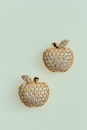 Brinco Maçã Cravejada com Strass Dourado