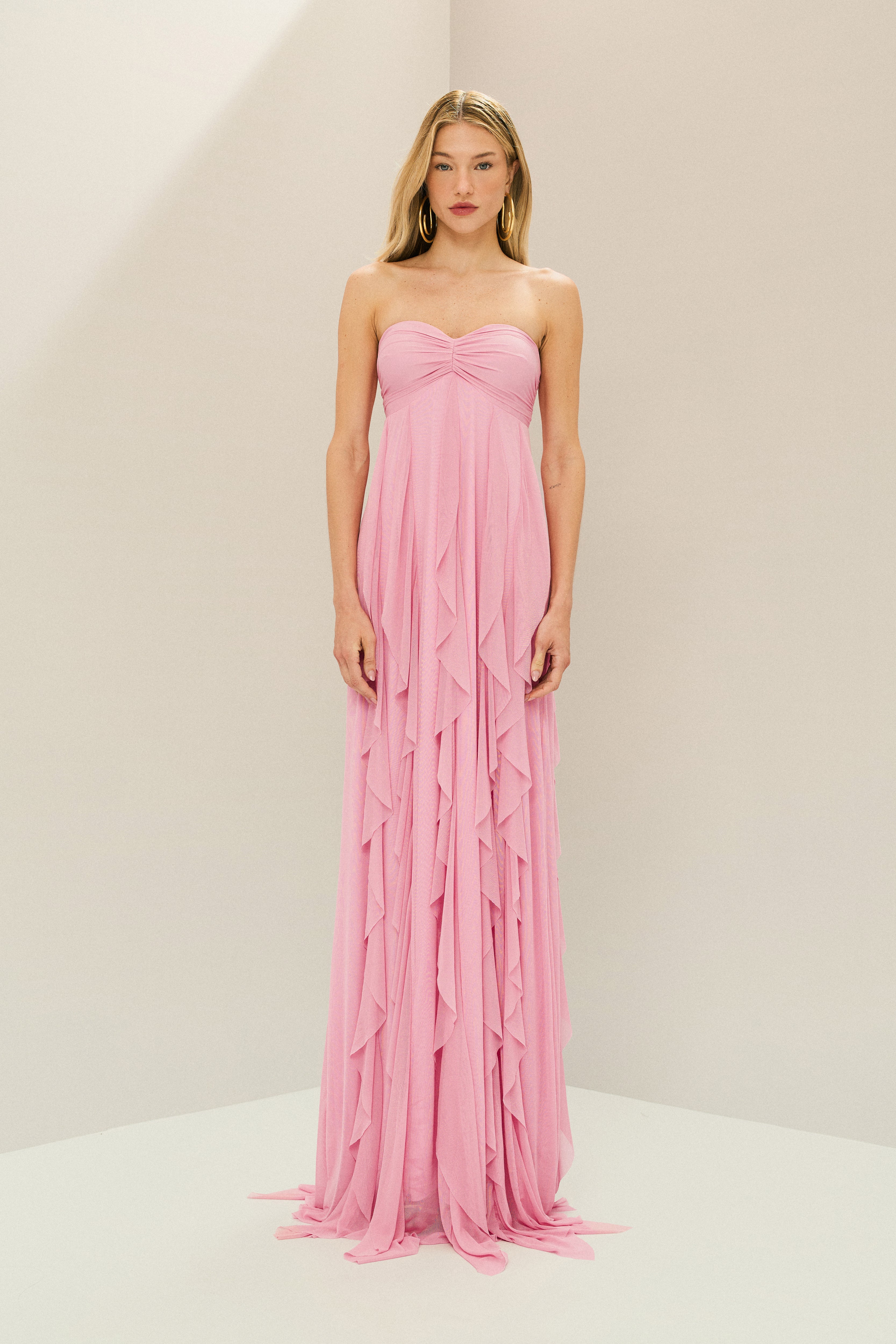 Vestido Longo com Decote Coração Franzido e Babados em Vertical na Saia - Ava Rosa Claro